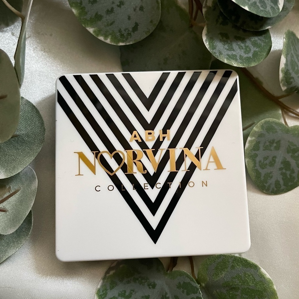 Anastasia Beverly Hills mini Norvina eye shadow palette. Used minimal times